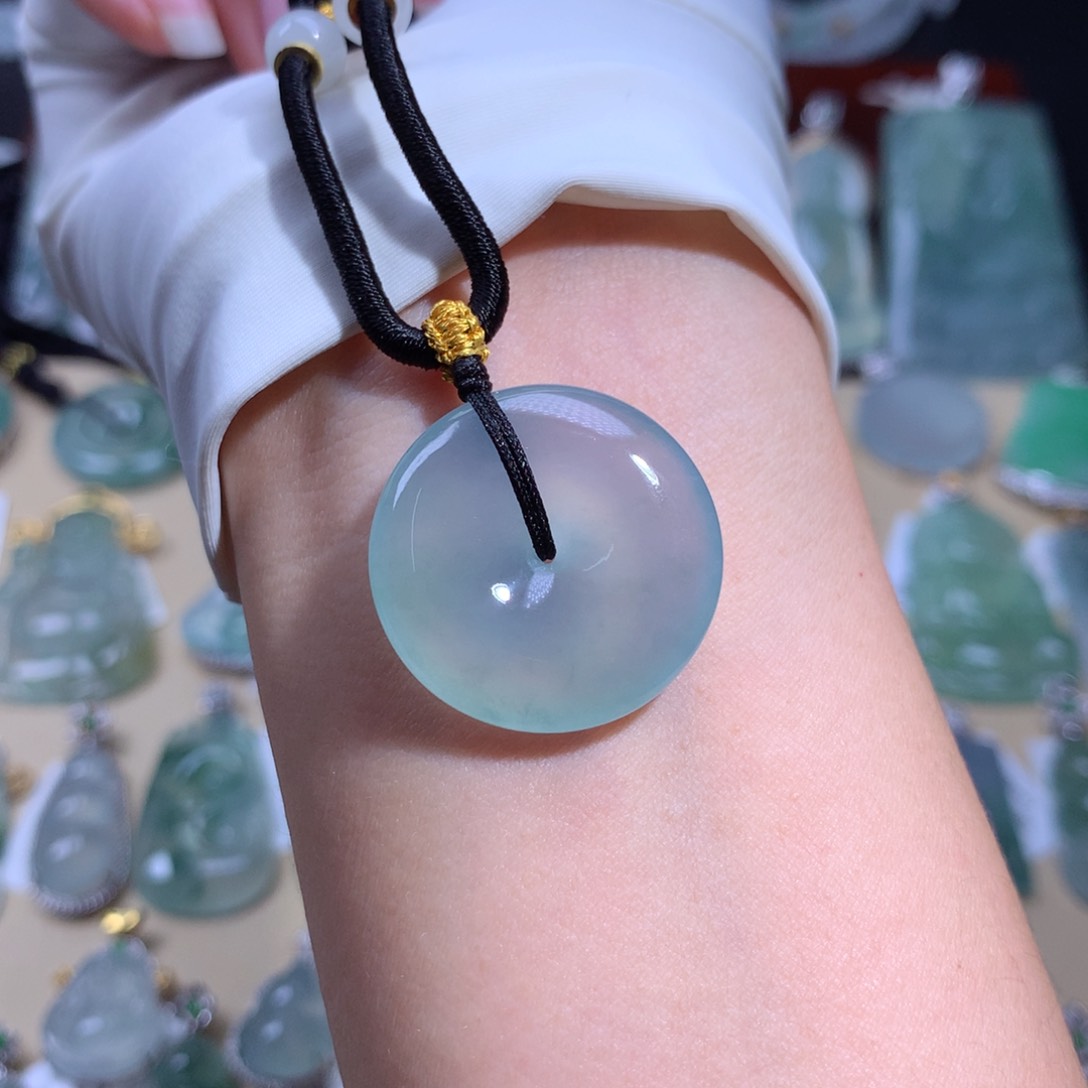 翡翠颈饰未镶嵌25.5×5.6