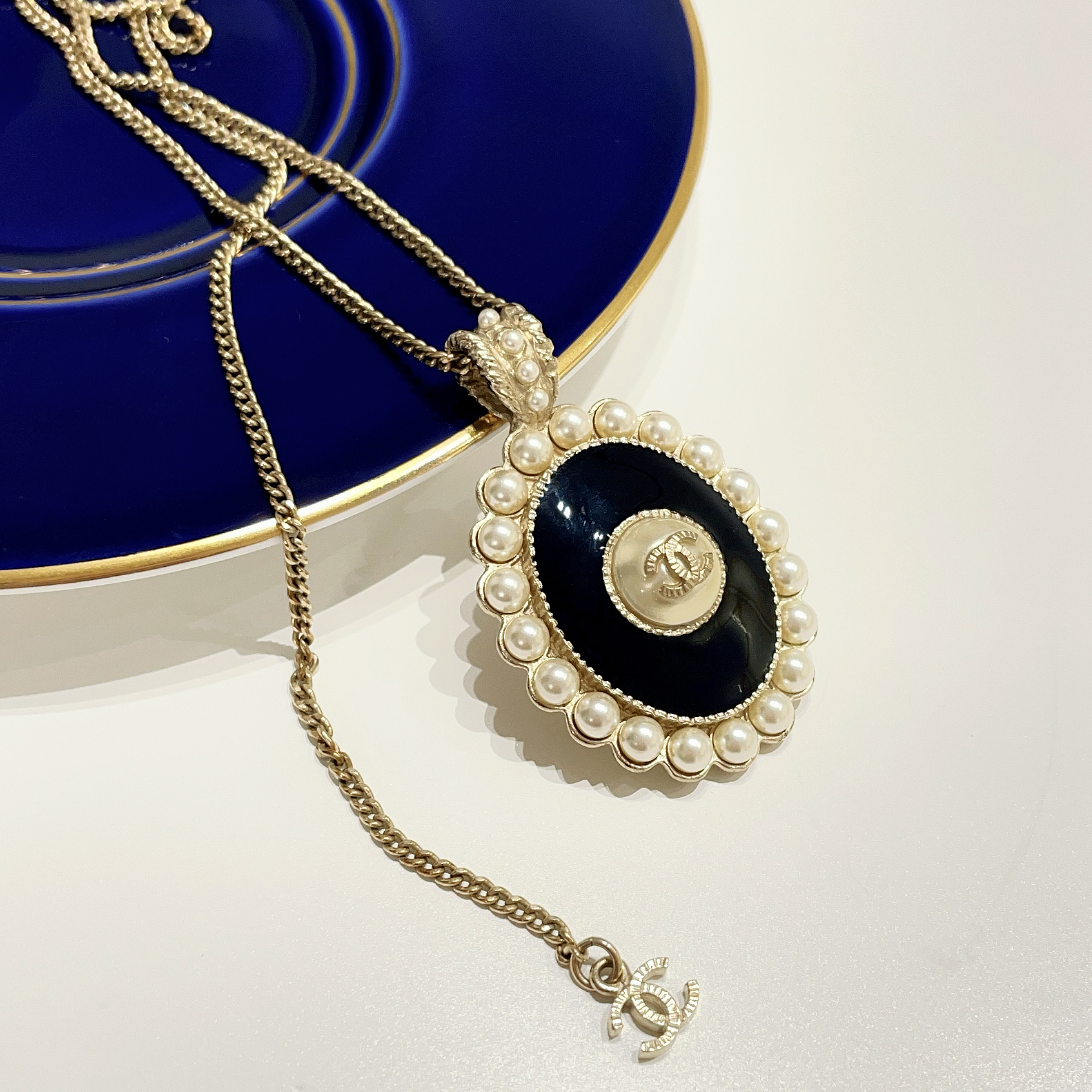 95新 Chanel/香奈儿 17c珐琅珍珠盾牌吊坠项链 45446466