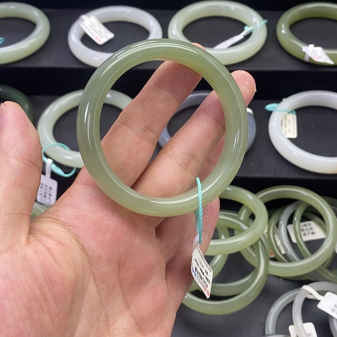 和田玉手镯未镶嵌5354