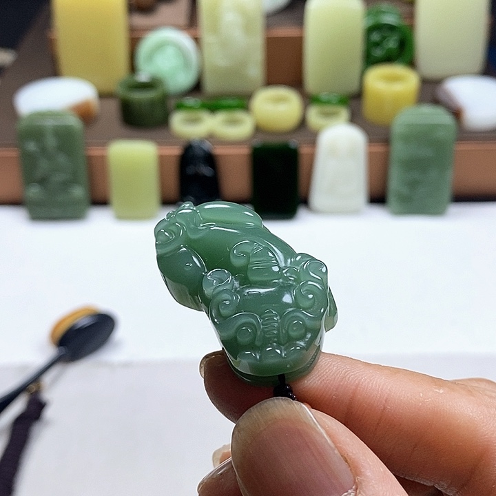 和田玉未镶嵌珠宝奇石