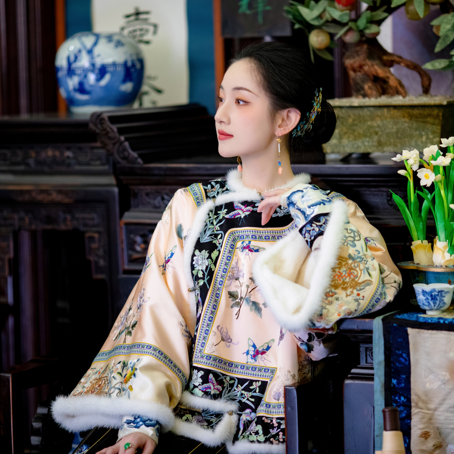 粉妆秋思丨一城风絮丨真丝缎琵琶襟盘扣绣花貂毛原创款袍褂厚