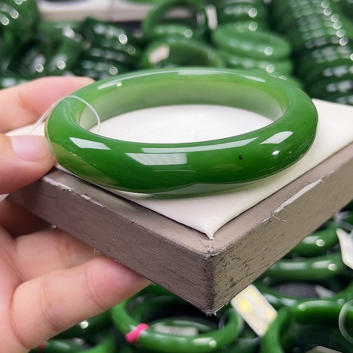 未镶嵌手镯和田玉（碧玉）