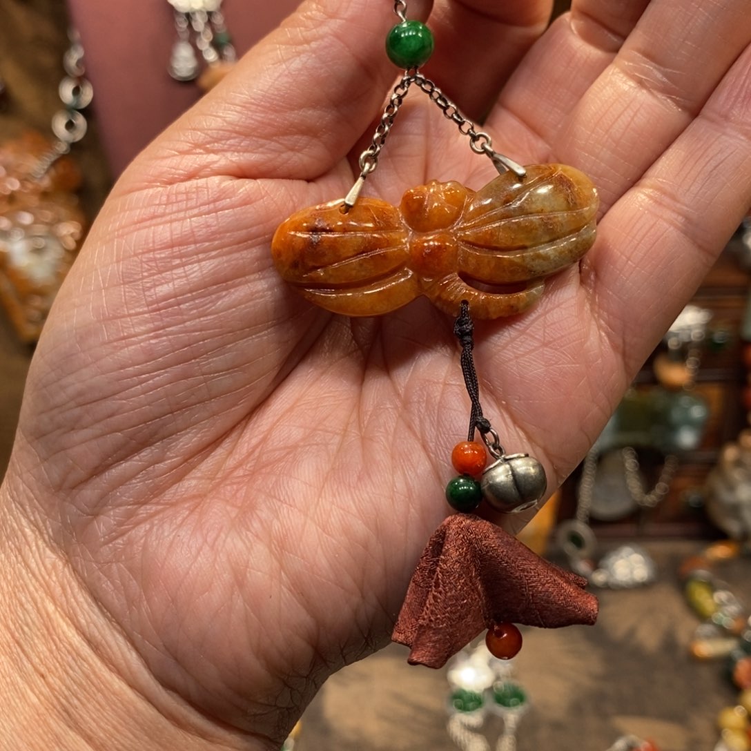 翡翠吊坠(赠链)未镶嵌