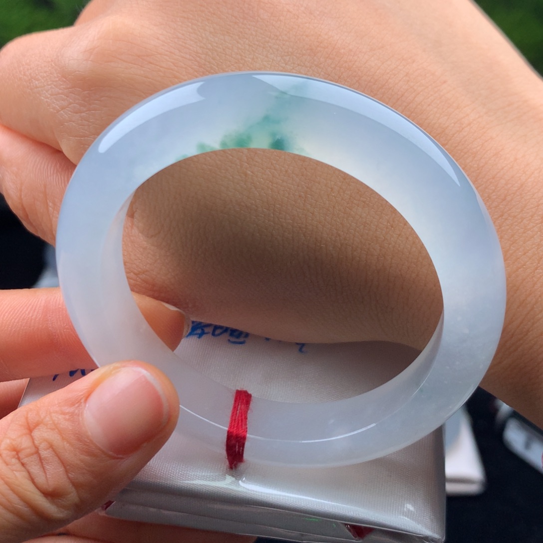 翡翠手镯未镶嵌手镯