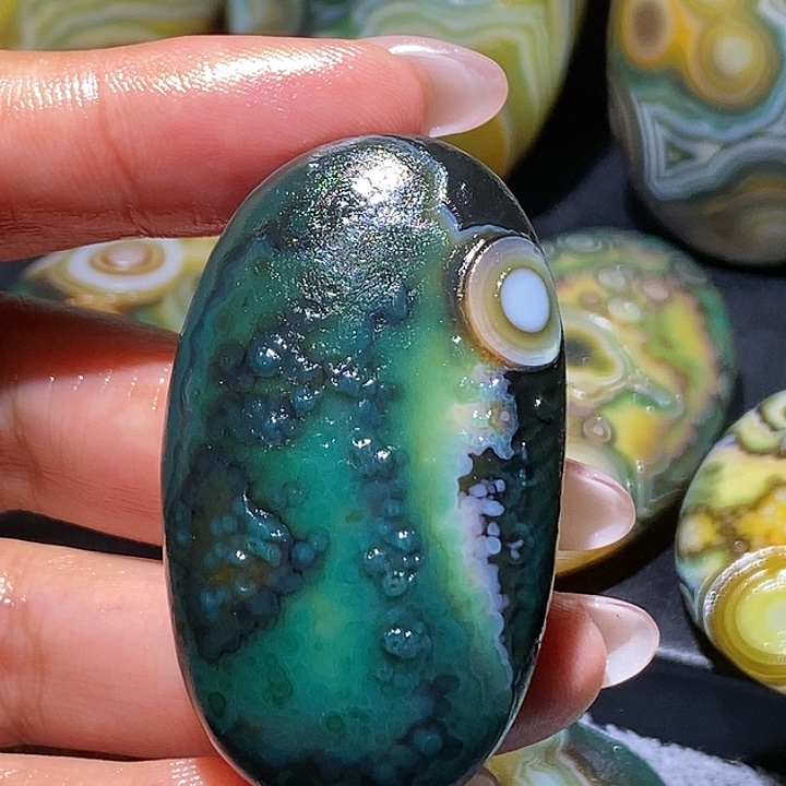 玛瑙/玉髓未镶嵌珠宝奇石110