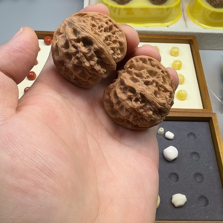 L***C文玩核桃吊坠苹果园