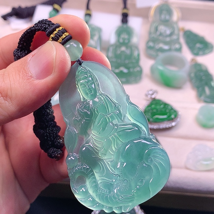 翡翠颈饰未镶嵌翡翠