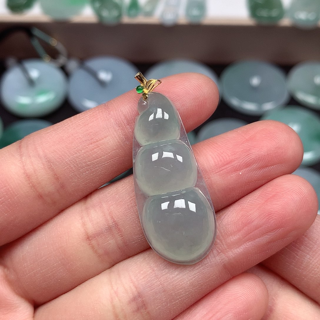 翡翠颈饰未镶嵌福豆