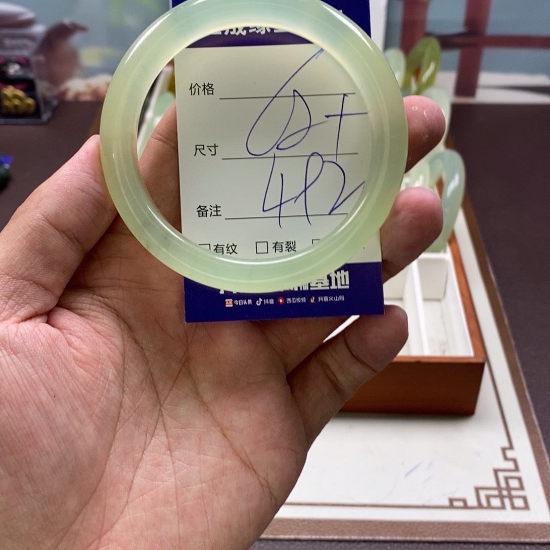 蛇纹石玉手镯未镶嵌