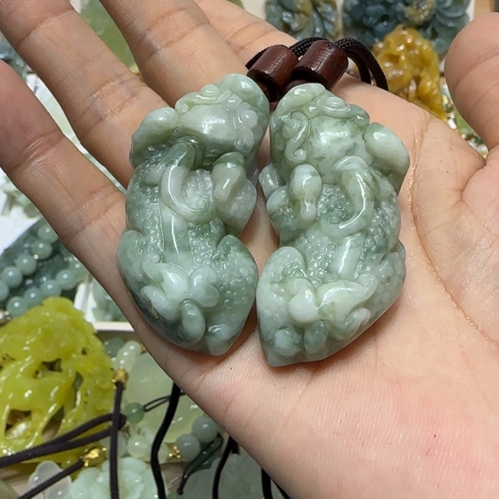 蛇纹石玉吊坠未镶嵌