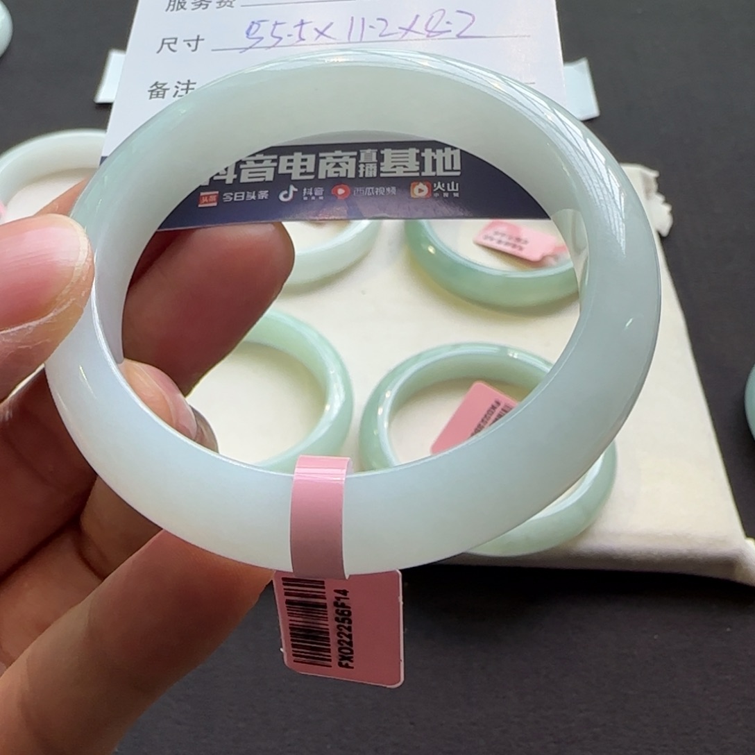 翡翠手镯未镶嵌天然A货翡翠手镯