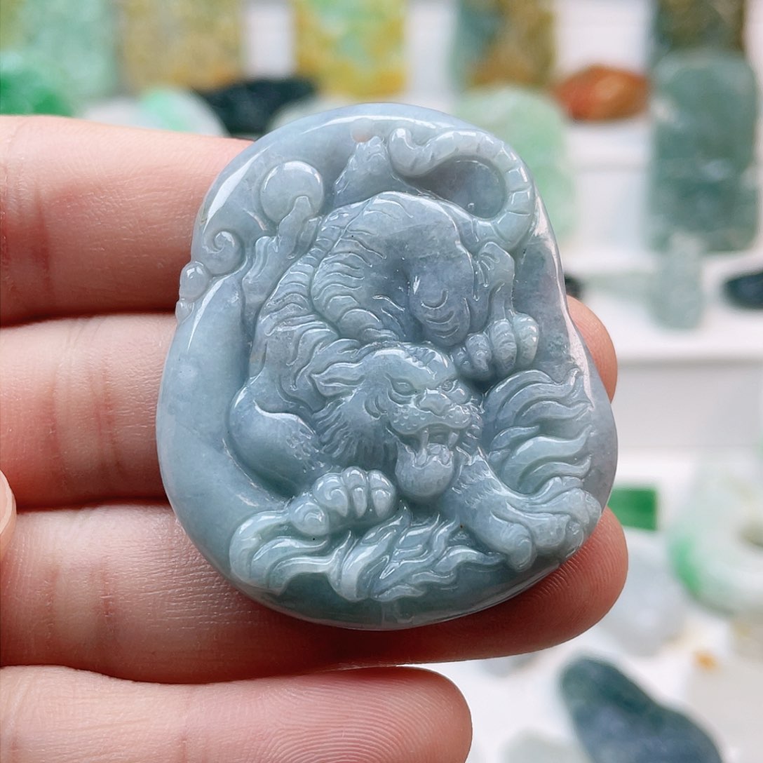 翡翠颈饰未镶嵌老虎