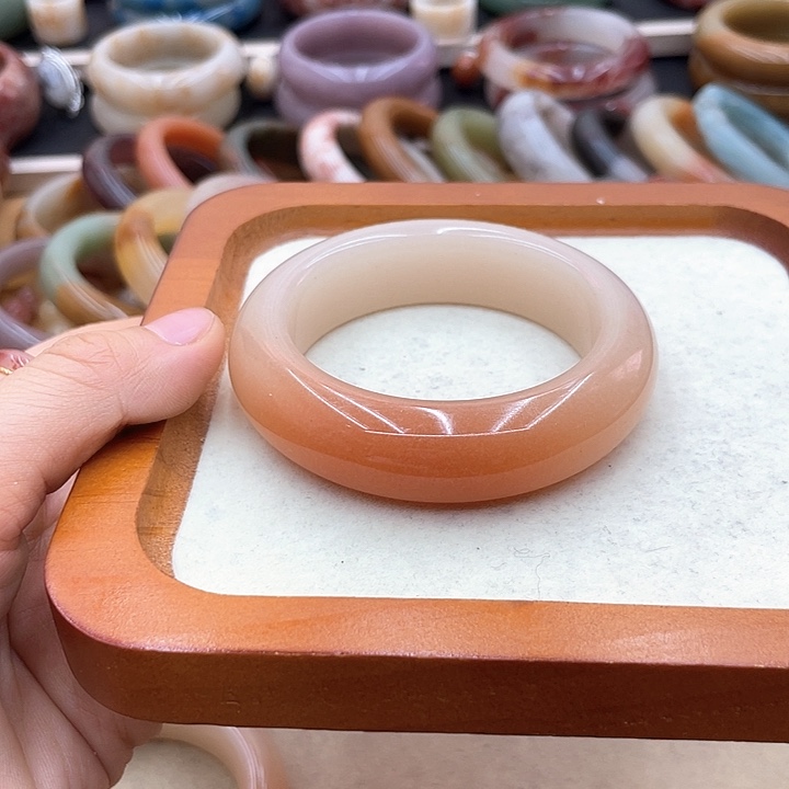 石英质玉圈口54未镶嵌玫***?