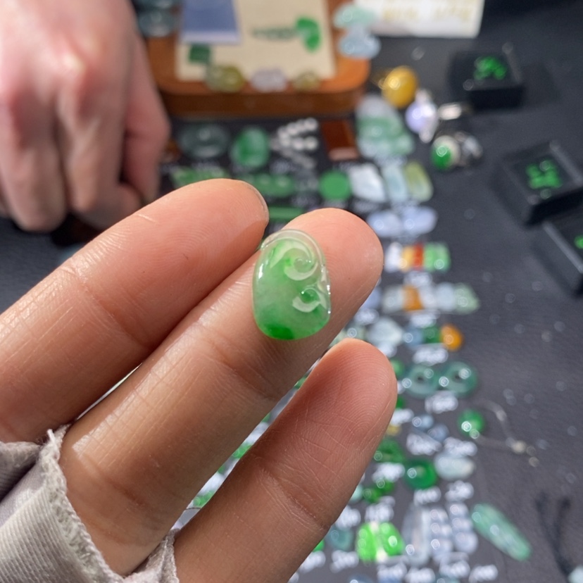 【闪购商品】翡翠挂件未镶嵌如意