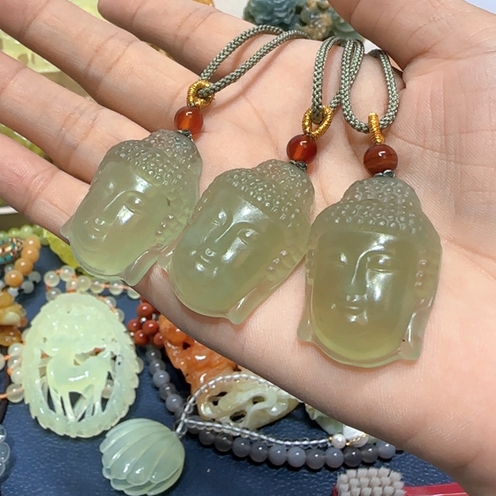 未镶嵌蛇纹石玉吊坠