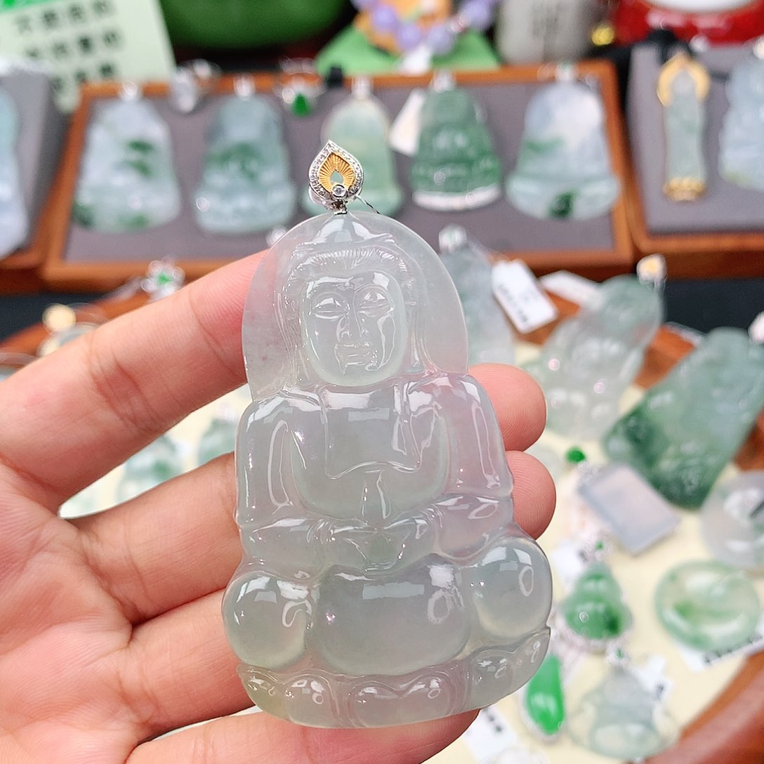 翡翠18K金镶嵌颈饰观音