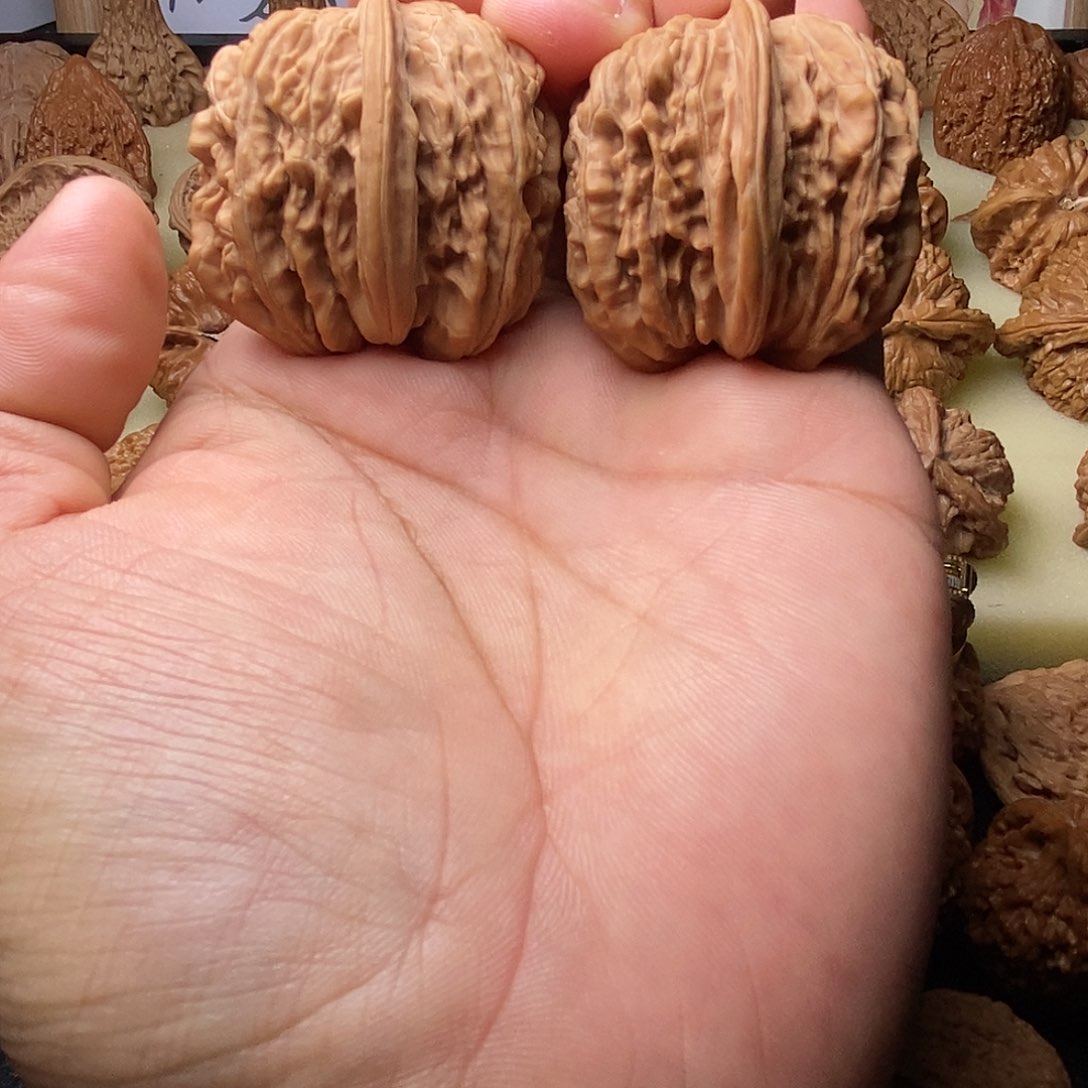 文玩核桃把件半壁楼精对56