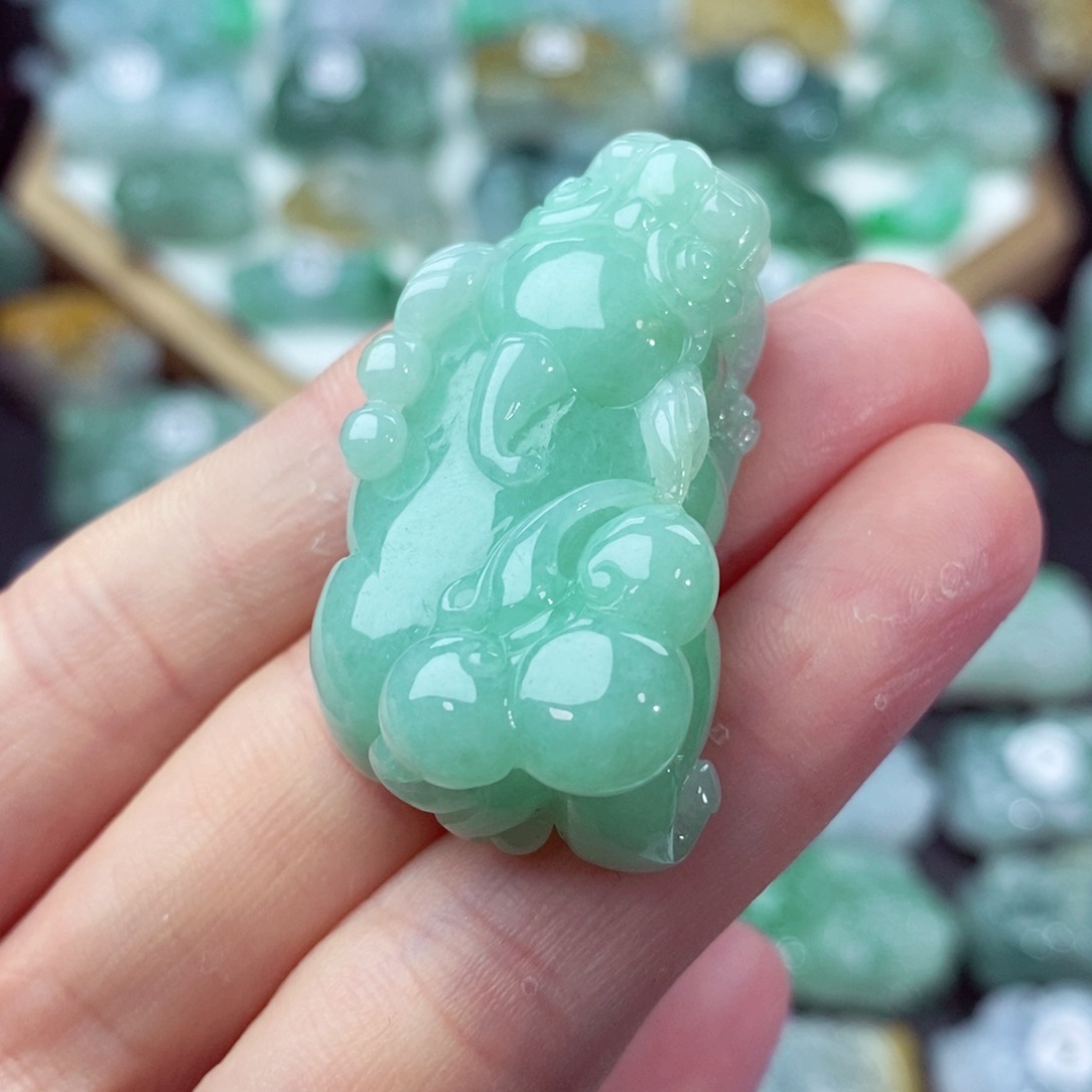 翡翠颈饰未镶嵌天然