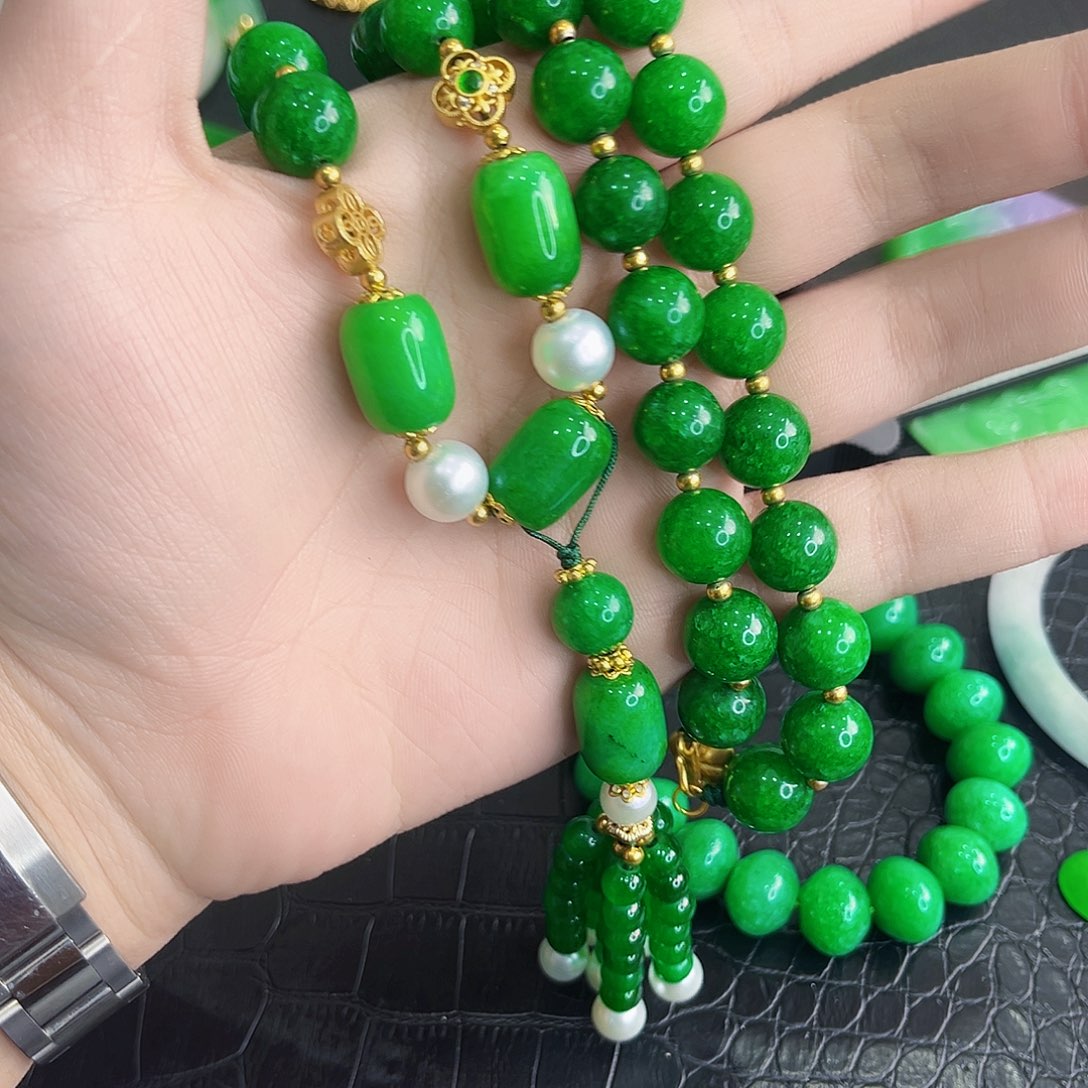 翡翠手镯未镶嵌多样性