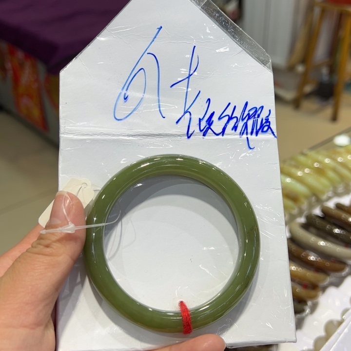 风***雨和田玉未镶嵌手镯