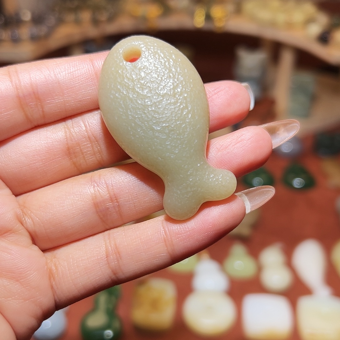 短***c和田玉未镶嵌颈饰