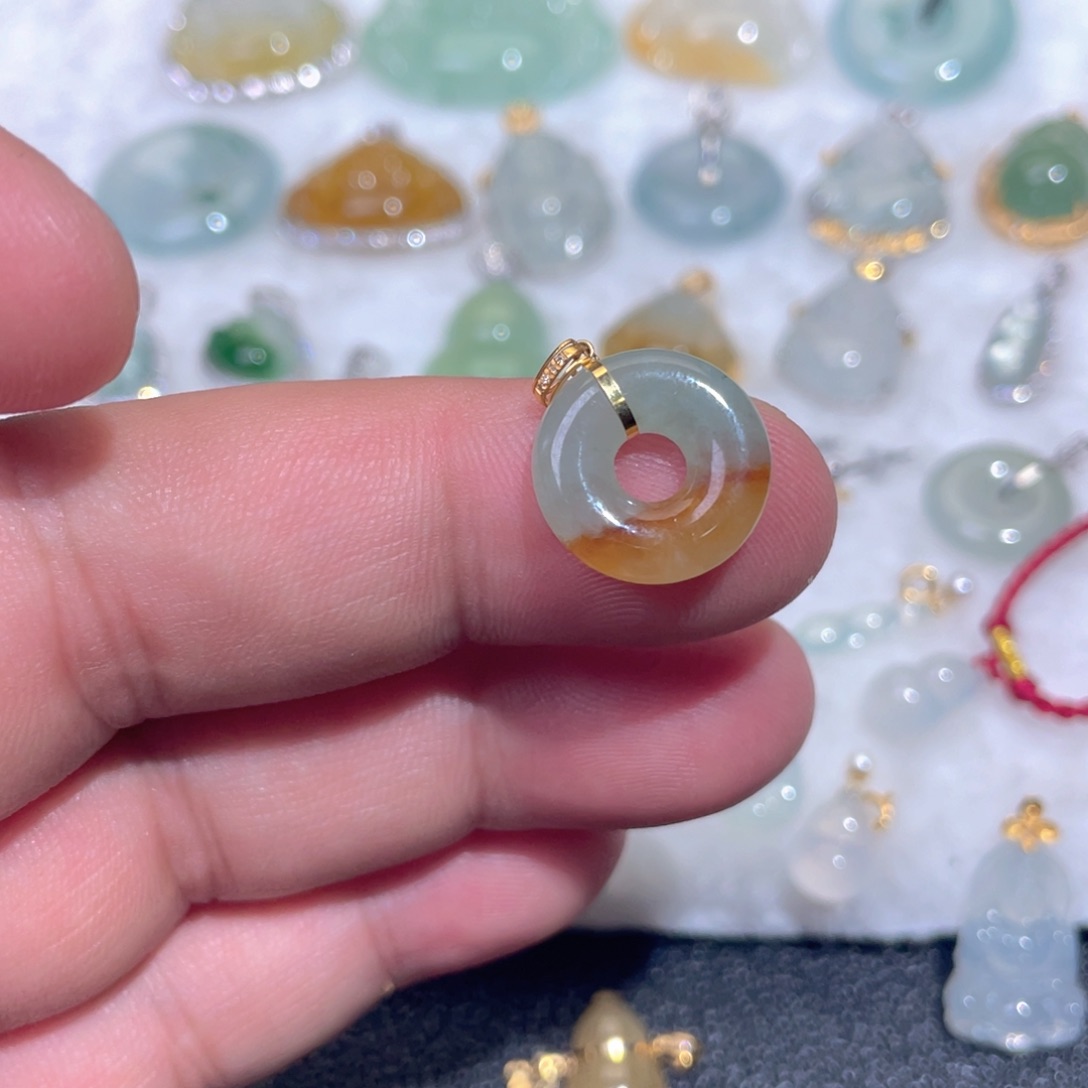 翡翠18K金镶嵌颈饰