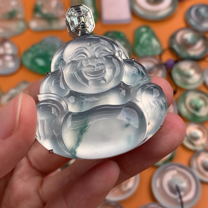 翡翠挂件未镶嵌…..