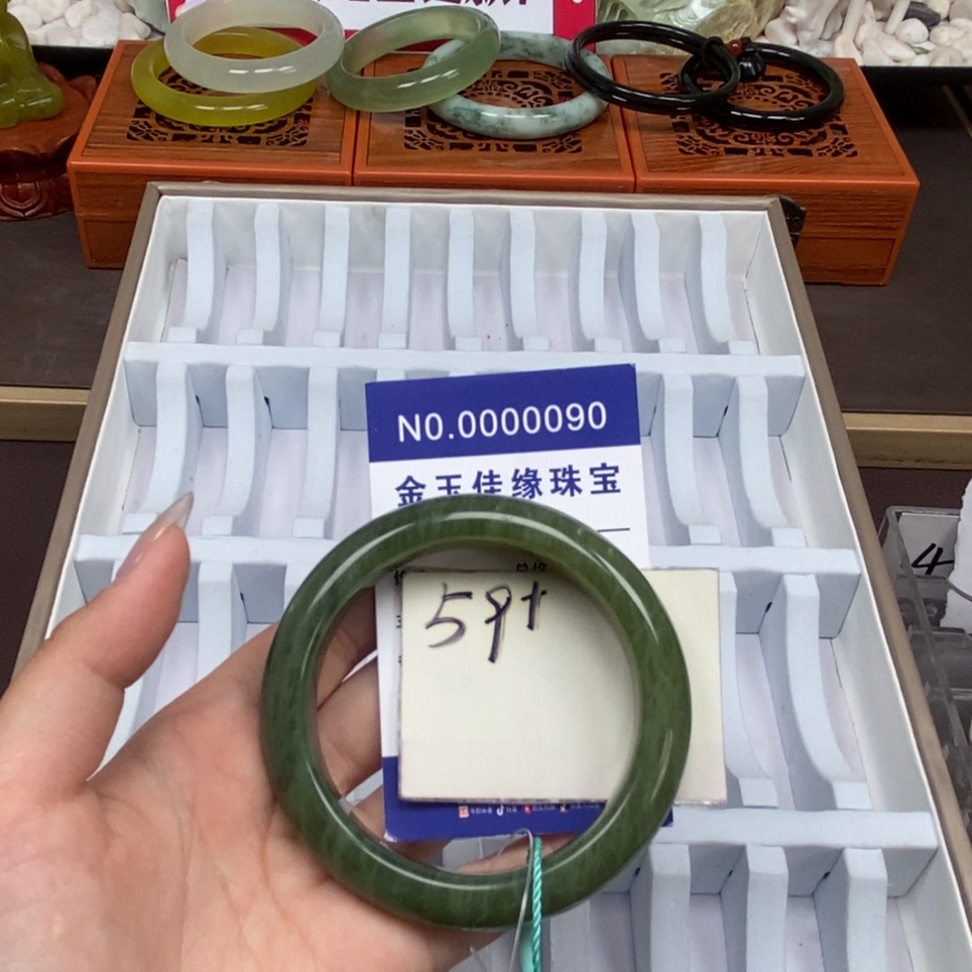 蛇纹石玉未镶嵌手镯