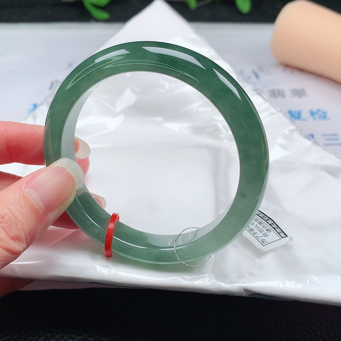 翡翠手镯未镶嵌56圈