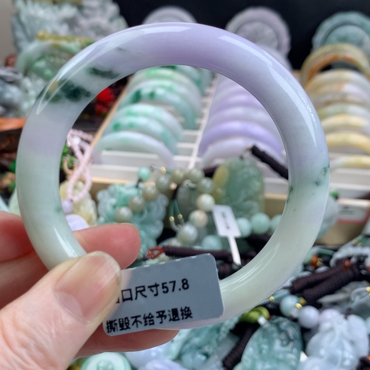 翡翠手镯未镶嵌吊坠