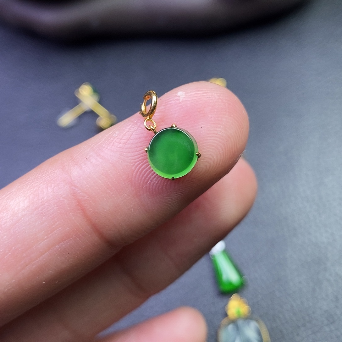 吊坠(不含链)18K金镶嵌翡翠