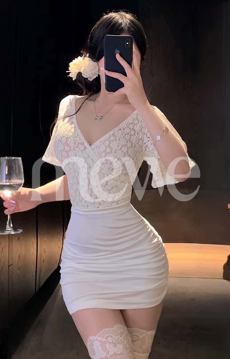 【mewe】温柔拼接v领蕾丝包臀裙 精致蕾丝曲线包臀温柔性感一键切换