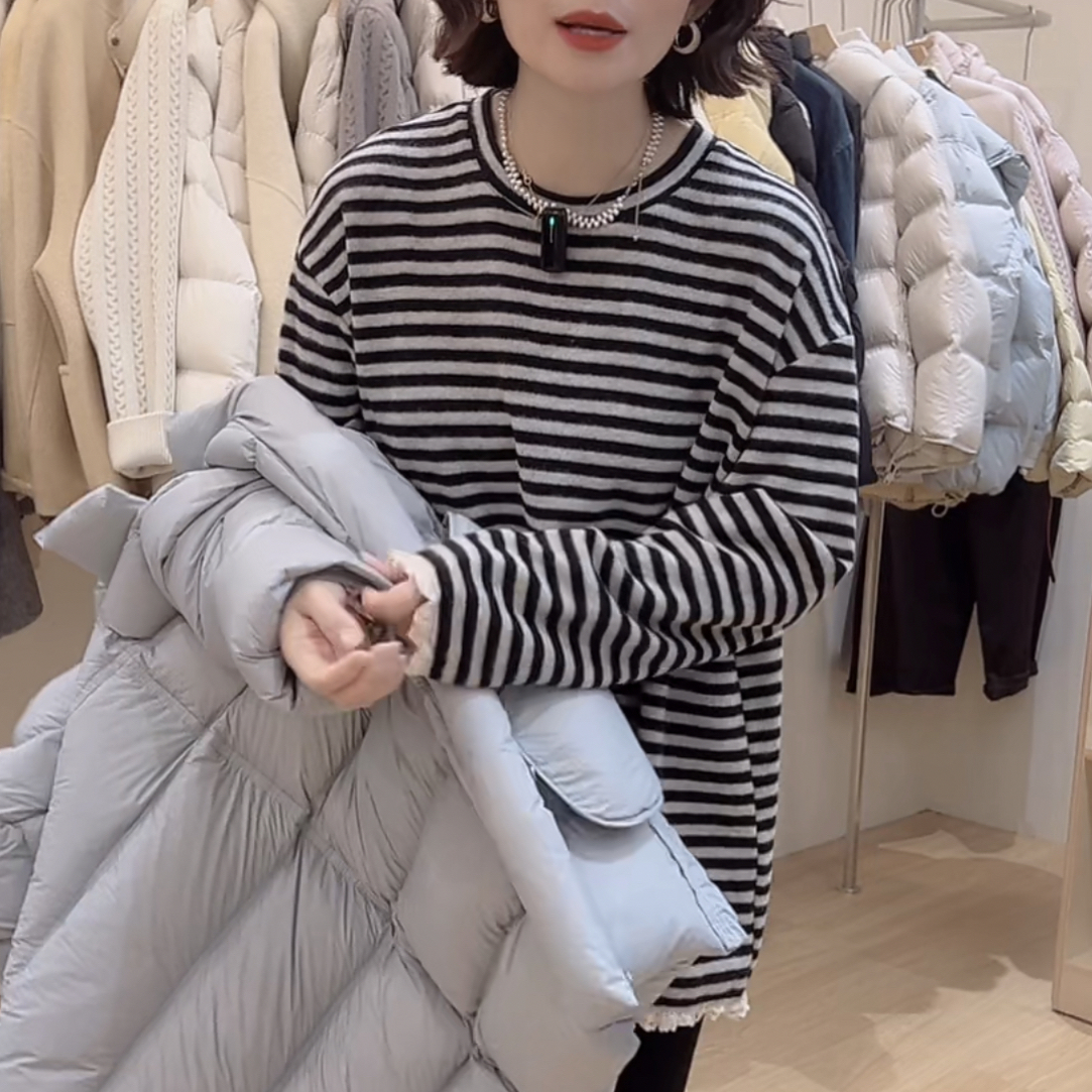 99218唯阁韩下摆蕾丝拼接条纹Ｔ中长款磨毛2025冬季新款T恤