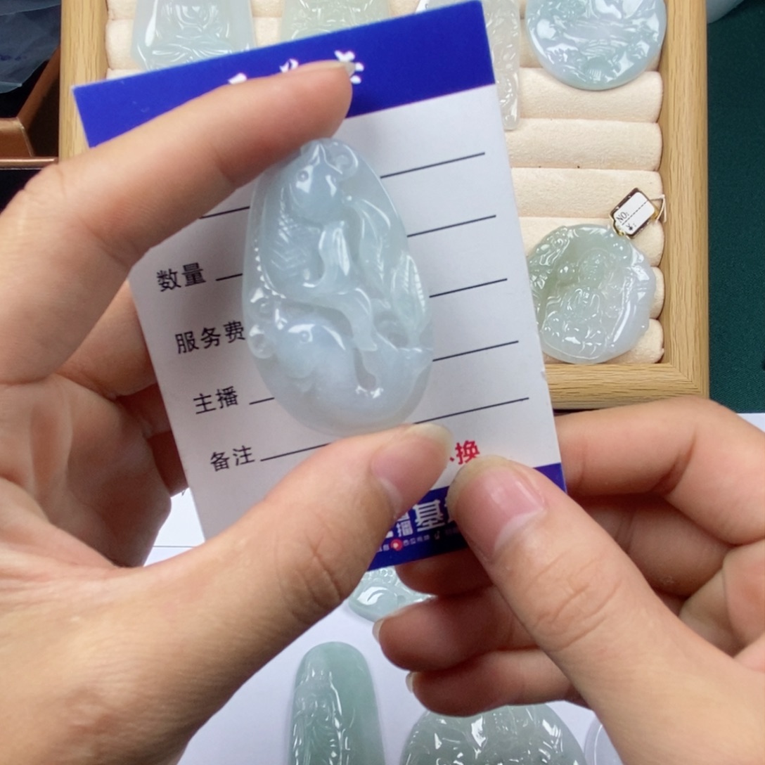 翡翠未镶嵌颈饰翡翠牌子