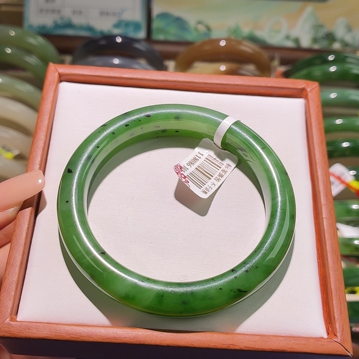 和田玉未镶嵌手镯辣色碧玉猕猴桃57.2