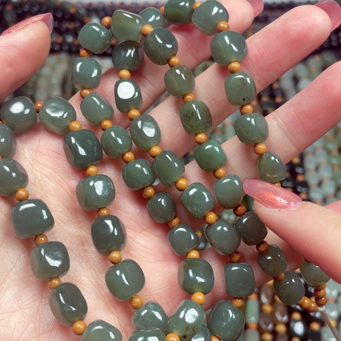 和田玉颈饰未镶嵌