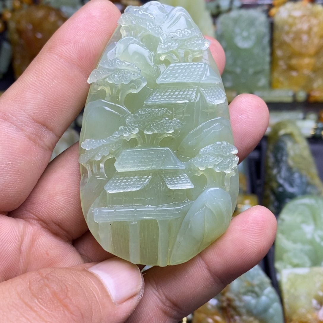 蛇纹石玉未镶嵌颈饰