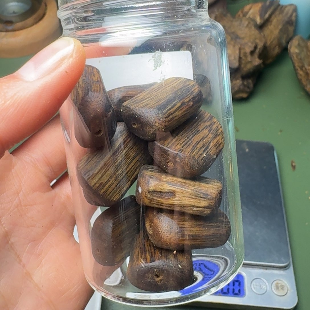 沉香手把件海南老白棋散珠块料19克