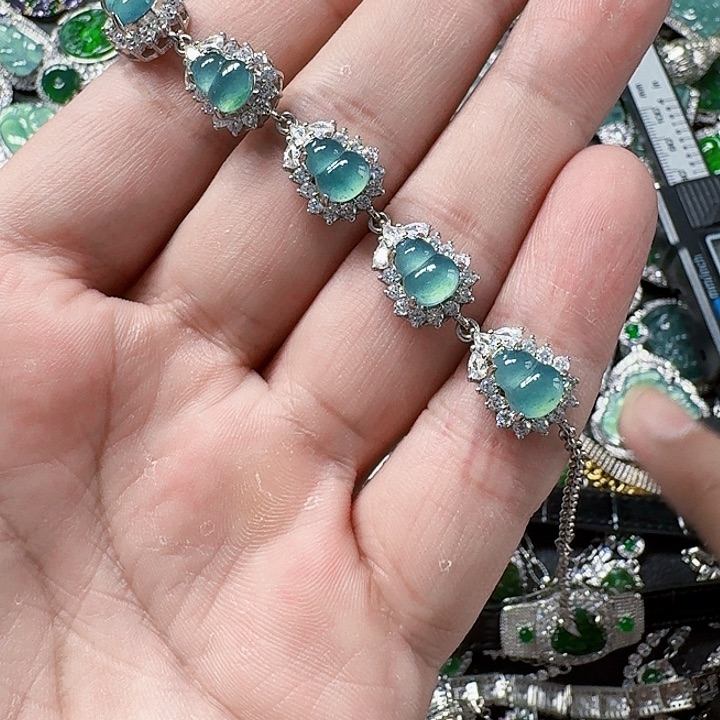 翡翠颈饰未镶嵌天然A货翡翠放漏