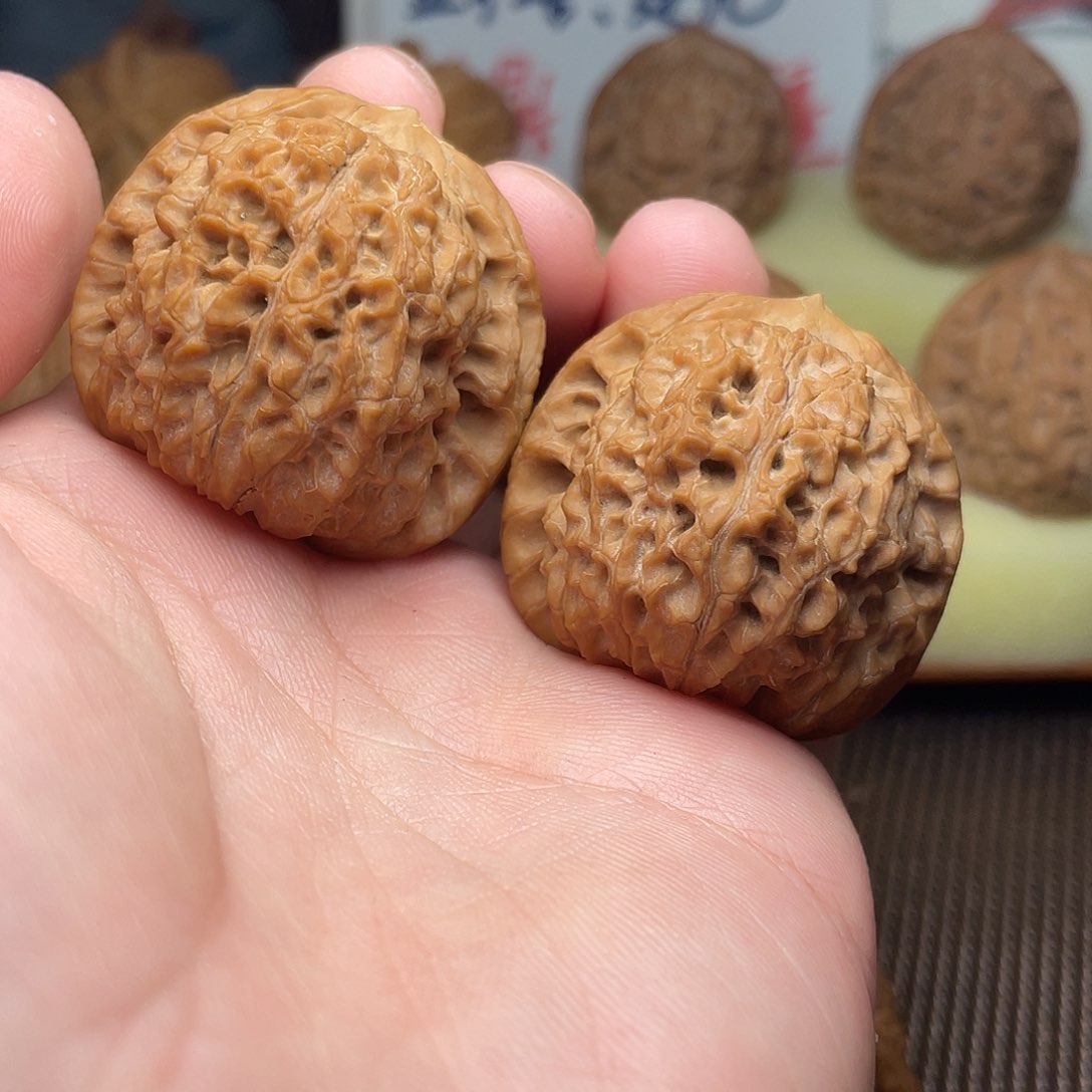 文玩核桃把件血麒麟