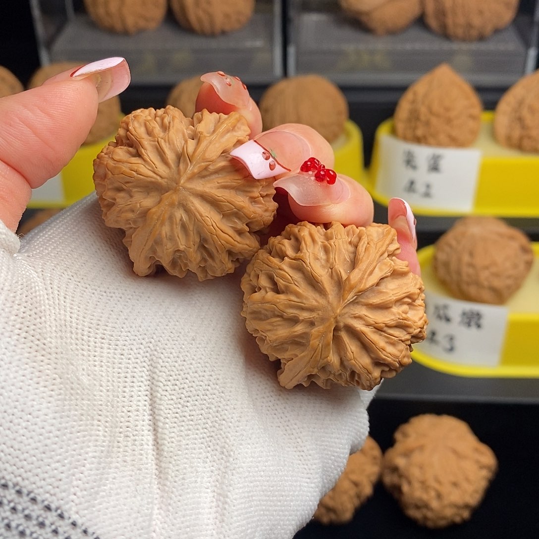 文玩核桃吊坠苹果