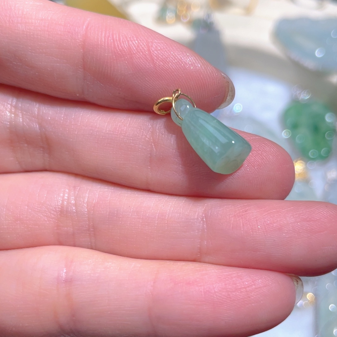 翡翠颈饰18K金镶嵌翡翠