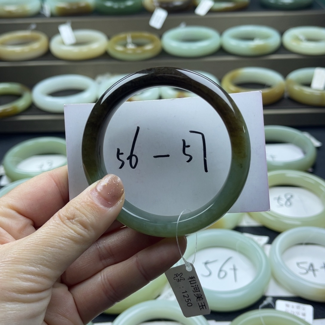 和田玉（糖玉）未镶嵌手镯