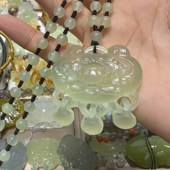 蛇纹石玉吊坠未镶嵌