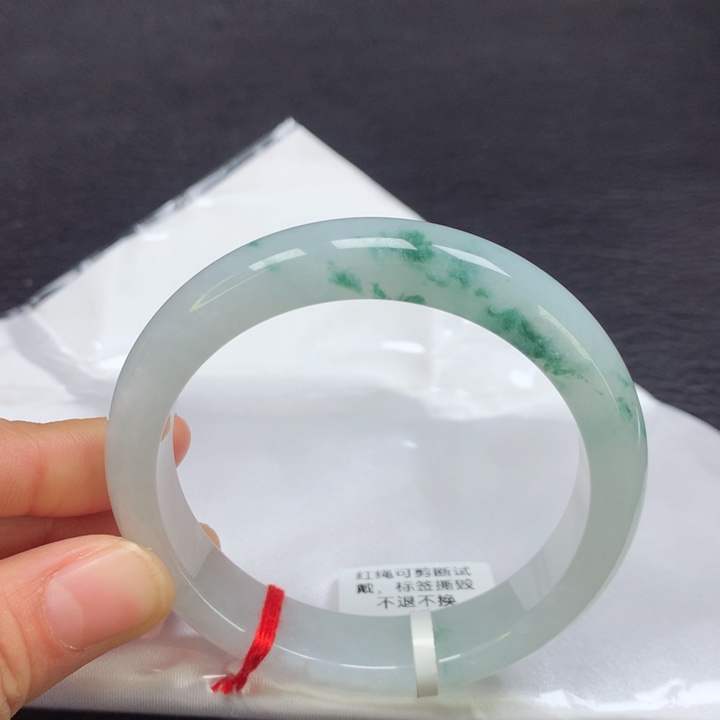 翡翠手镯未镶嵌57圈