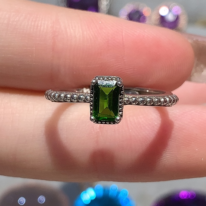 银S925镶嵌透辉石戒指