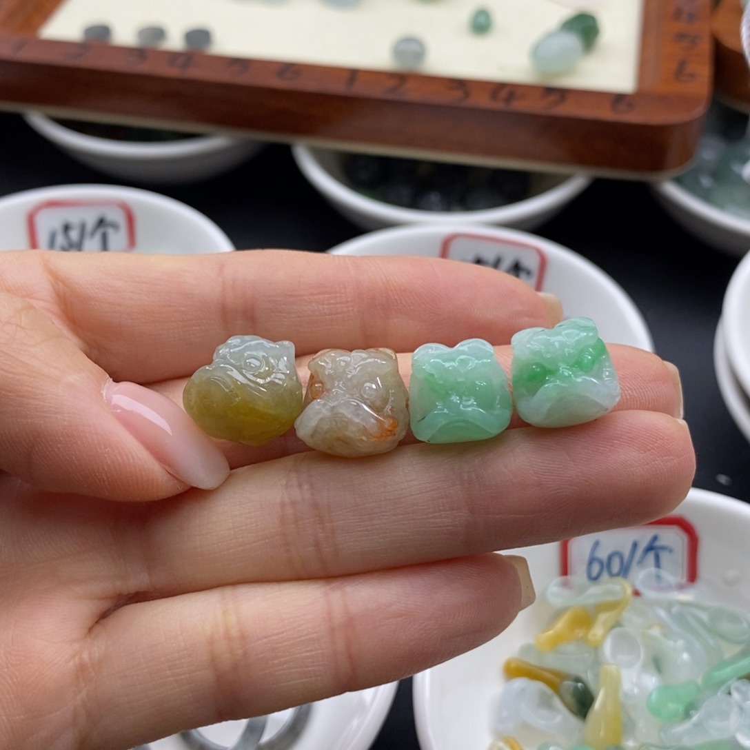 翡翠颈饰未镶嵌380一个