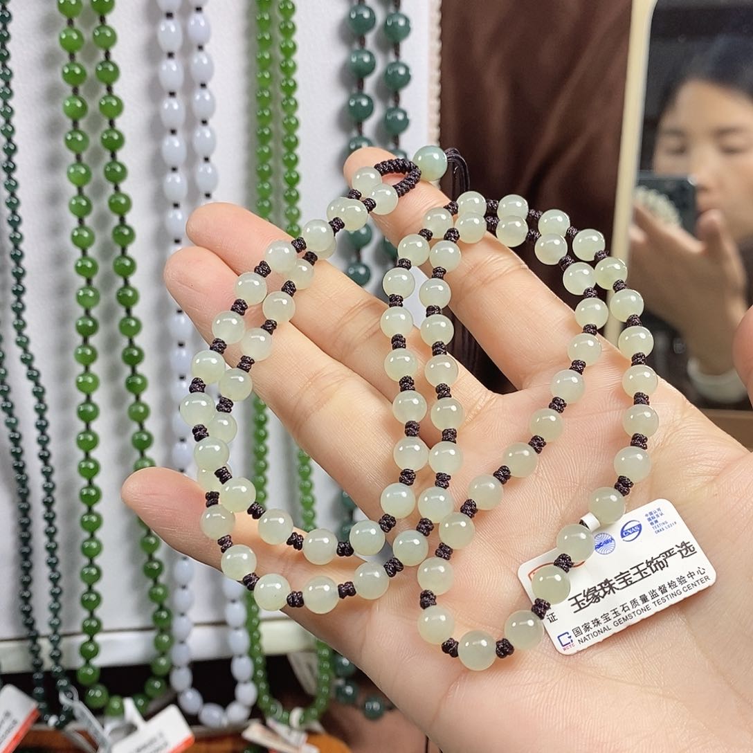 和田玉颈饰未镶嵌