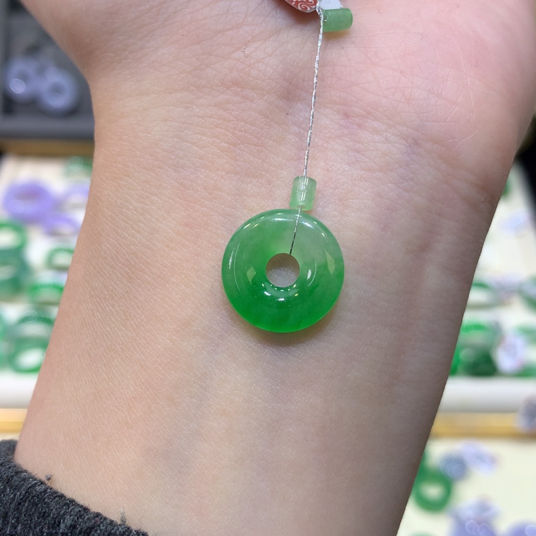 翡翠戒指未镶嵌甜甜圈