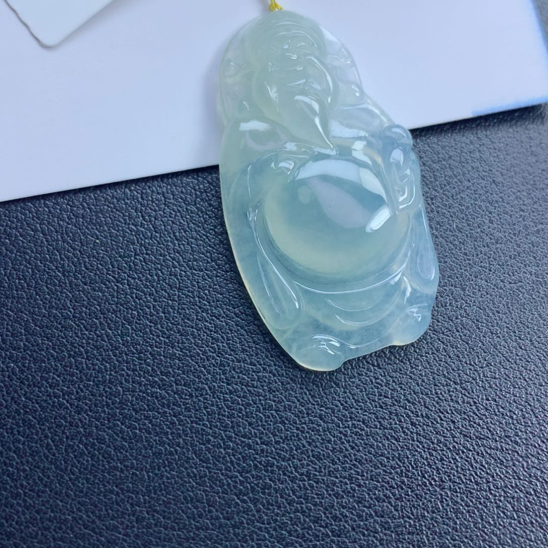 翡翠颈饰未镶嵌财神